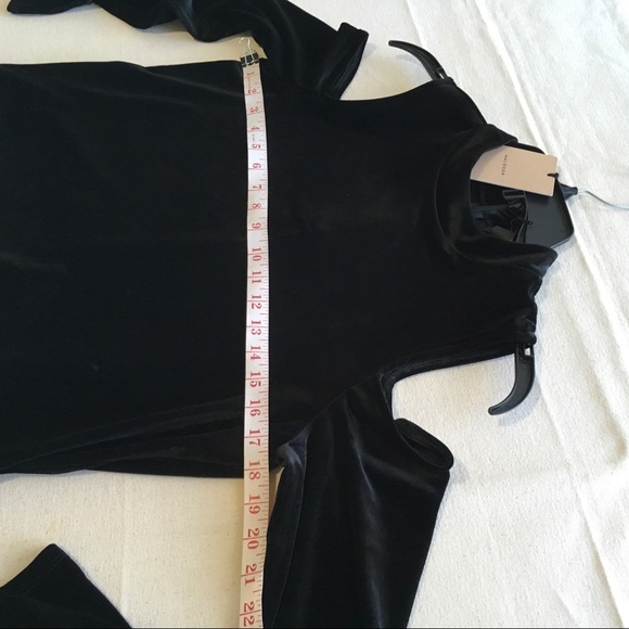 New Halogen Velvet Cold Shoulder Top Black small. E - Picture 6 of 8